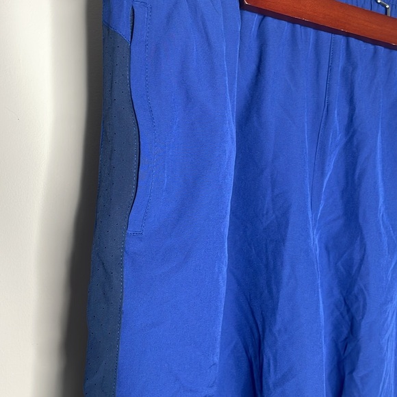 Matrix Performance Shorts - Picture 2 of 8